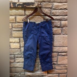 Aventura navy capri pants size 6